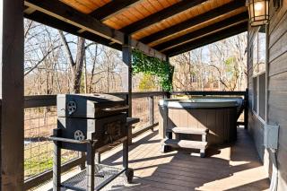 Cozy Smokies Escape w Hot Tub Near Dollywood - 6