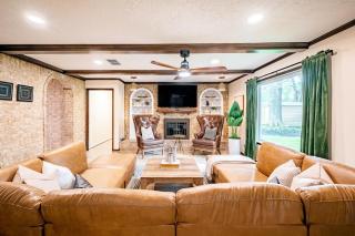 NASA Getaway, Fire Pit, Games & Family - 0