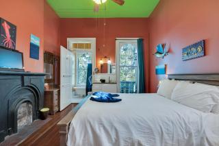 Vibrant retreat w balcony near French Quarter - 8