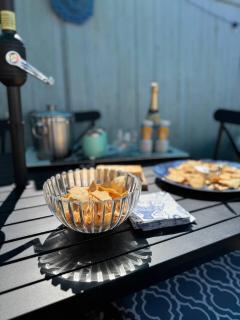 West End 2 BR w/ Parking + Private Patio + Grill - 4