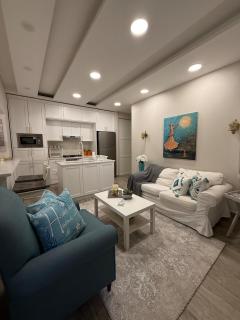 Modern Apartment, Untouched & Ready to Stay - 7