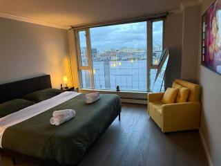 Extra Spacious with a King Bed Sauna Pool & Jacuzzi - 6