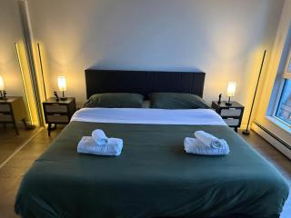 Extra Spacious with a King Bed Sauna Pool & Jacuzzi - 5