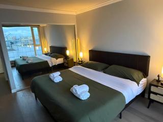 Extra Spacious with a King Bed Sauna Pool & Jacuzzi - 4