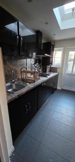 RM10 x London x DM4 deals x 3BD x Contractors - 1