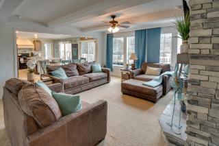 Private Hot Tub! Getaway on Smith Mountain Lake - 4