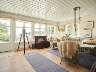 Beachfront Gem With Outdoor Kitchen In Hvaler - 9