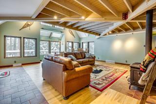 Private Peninsula! Laurel Lake Retreat with 3 Piers - 4