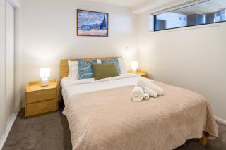 Cozy 1-Bed Apartment with Park Views, Sleeps 4 - 3