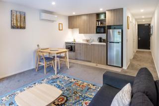 Cozy 1-Bed Apartment with Park Views, Sleeps 4 - 1