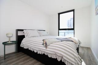 Up High on High Street - Free Parking - 2