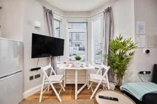 Harbour Apt Step to Beach Food - Princess Green 1 - 4