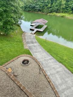 Lakefront Covered Dock Fire pit Sleeps 12 - 8
