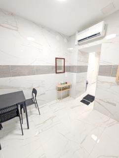 Comfortable Apartment in Lanstrasse Area BR4 - 6