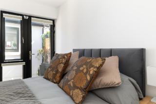 Howth Village Cottage - 9