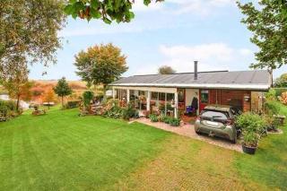 Spacious Cottage Surrounded By Forest - 9