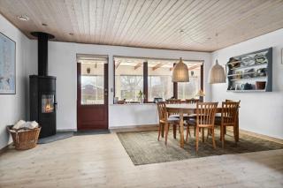 Spacious Cottage Surrounded By Forest - 7
