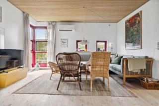 Spacious Cottage Surrounded By Forest - 5