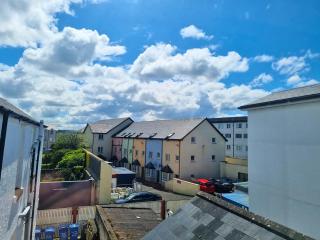 Portrush Penthouse Step to Beach- Princess Green 3 - 4