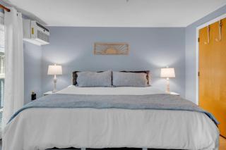 All is Wells Incredible Location Walk to Beach - 8