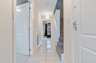 Spacious 4-Bed Home Near Cribbs & Bristol - 6