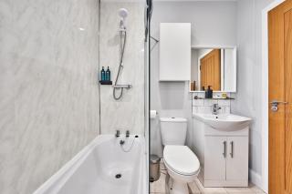 Harbour Apt for 7 Steps to Beach- Princess Green 4 - 1