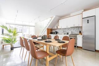 Modern Cap Hill Townhouse w Rooftop Deck - 9