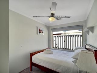 Spacious 5-Bed House in Coastal Halls Head - 6