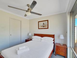 Spacious 5-Bed House in Coastal Halls Head - 5