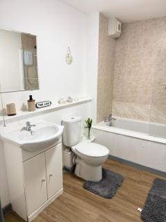 Apartment-Free Parking-In Mailbox Bham! - 9