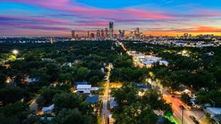 Stylish Home with Firepit Balcony Steps from Austin’s Best Near Rainey St Lady Bird Lake Downtown The Ashlee by AvantStay - 6