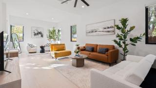 Stylish Home with Firepit Balcony Steps from Austin’s Best Near Rainey St Lady Bird Lake Downtown The Ashlee by AvantStay - 3