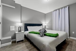 Modern 2BR, King Suite and Free Parking, 30min to NYC - 8