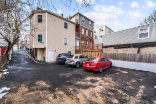 Modern 2BR, King Suite and Free Parking, 30min to NYC - 2