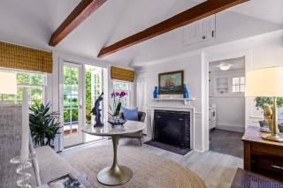 Sunny Beachfront Condo w/ Parking - Ptown West End - 3