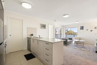 Relaxed 2BR 2BTH Apartment with Balcony & Parking - 8