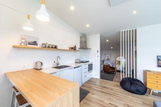 Architectural guest house in St Clair - 9