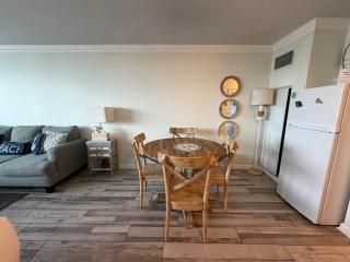 Renovated Beach Front Condo - Top of the Gulf 302 - 3