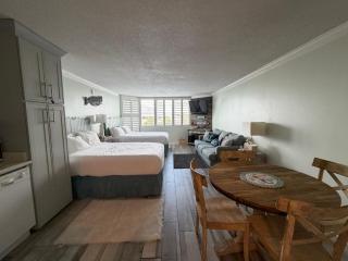 Renovated Beach Front Condo - Top of the Gulf 302 - 8