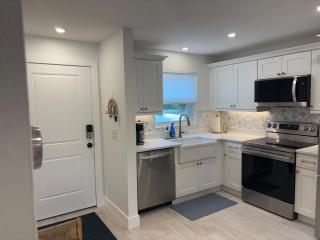Newly remodeled condo minutes from FMB & Sanibel - 5