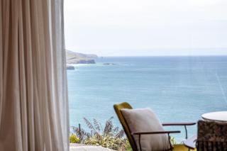 Elevated architectural home with stunning sea views - 9