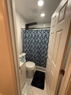 Garden Level 1 bedroom Near DC Sleeps 4 - 9