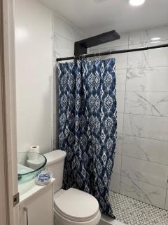 Garden Level 1 bedroom Near DC Sleeps 4 - 8