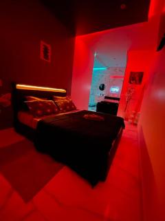 Suite Zen Amaryllis Jacuzzi TV Integrée Clim Wifi Béziers Centre Arrivée Autonome 24h24 - 5