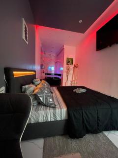 Suite Zen Amaryllis Jacuzzi TV Integrée Clim Wifi Béziers Centre Arrivée Autonome 24h24 - 8