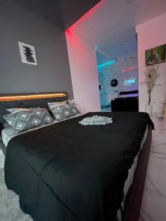 Suite Zen Amaryllis Jacuzzi TV Integrée Clim Wifi Béziers Centre Arrivée Autonome 24h24 - 0