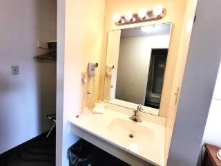 The Falls Motel - 2 Mi to " Watkins Glen State Park, Seneca Lake " AND 4 Mi to Watkins Glen International Track " The Glen " - 5