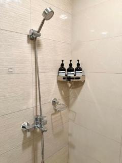 Canal View Luxury Stay, Massage Chair, Office Desk - 6