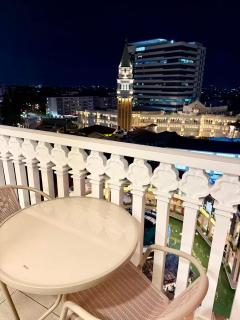 Canal View Luxury Stay, Massage Chair, Office Desk - 7