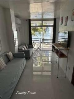 Pinky's Beach House -  - 7